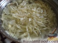 Фото приготовления рецепта: Щи из свежей капусты (классический рецепт) - шаг №10
