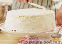 Фото приготовления рецепта: Шоколадный торт с кремом маскарпоне и свежими ягодами - шаг №18