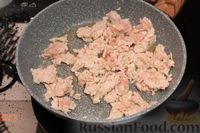 Фото приготовления рецепта: Запеканка из макарон с фаршем, творогом и сыром - шаг №6