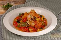 Фото приготовления рецепта: Рагу из рыбы с кабачками, перцем и маслинами, в томатном соусе - шаг №11