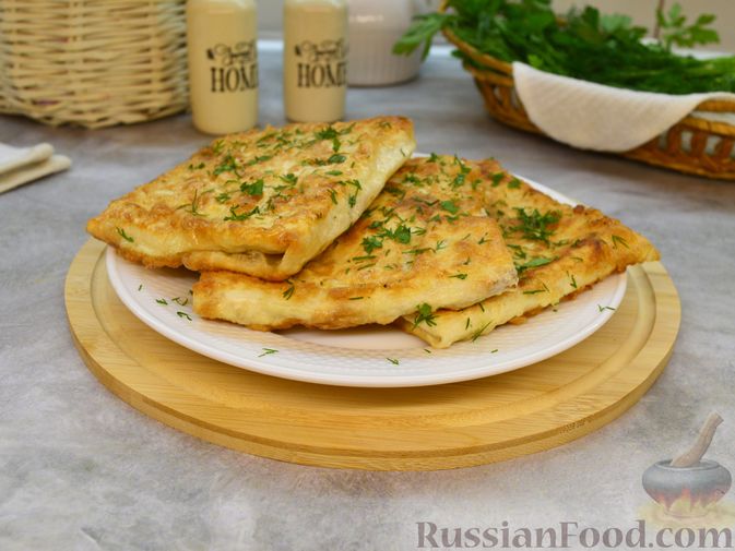 Рулет из лаваша с сыром, яйцами и огурцами