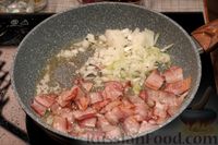 Фото приготовления рецепта: Курица, тушенная с вишней, беконом и вином - шаг №7
