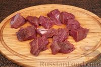 Фото приготовления рецепта: Рагу из говядины с копчёными колбасками, в томатном соусе - шаг №2