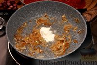 Фото приготовления рецепта: Рагу из говядины с копчёными колбасками, в томатном соусе - шаг №6