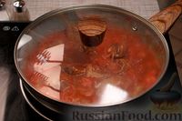 Фото приготовления рецепта: Рагу из говядины с копчёными колбасками, в томатном соусе - шаг №11