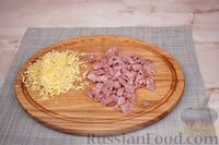Фото приготовления рецепта: Запеканка-омлет с брокколи, ветчиной и сыром - шаг №4
