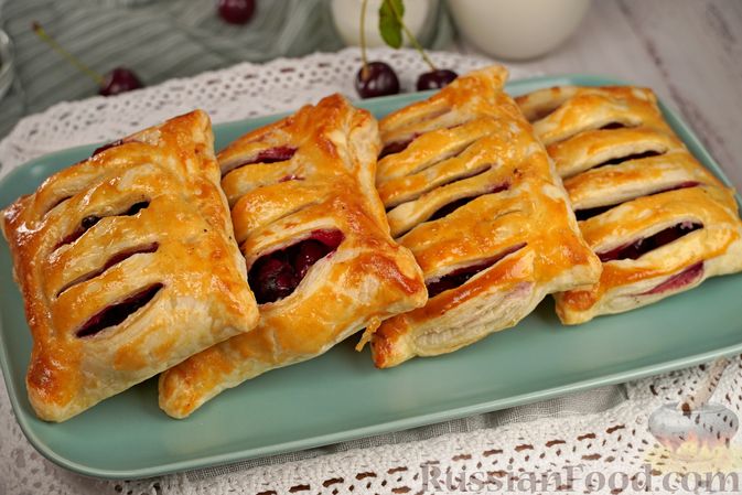 Рецепт: Слойки с вишней на RussianFood.com