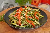 Фото к рецепту: Салат из огурцов и жареного болгарского перца