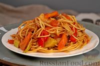 Фото к рецепту: Спагетти с баклажаном, кабачком и помидорами