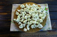 Фото приготовления рецепта: Омлет с цветной капустой и плавленым сыром - шаг №2