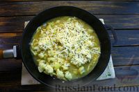 Фото приготовления рецепта: Омлет с цветной капустой и плавленым сыром - шаг №11