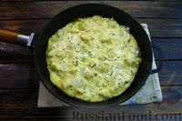 Фото приготовления рецепта: Омлет с цветной капустой и плавленым сыром - шаг №13