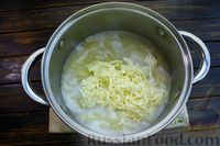 Фото приготовления рецепта: Спагетти в сырно-сливочном соусе - шаг №7