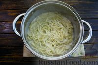 Фото приготовления рецепта: Спагетти в сырно-сливочном соусе - шаг №10