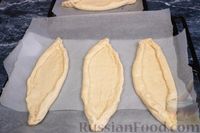 Фото приготовления рецепта: Открытые дрожжевые пироги с мясом и сладким перцем - шаг №15