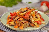 Фото к рецепту: Овощное рагу с баклажанами, кабачками и сладким перцем (в духовке)