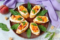 Фото к рецепту: Тосты со сливочным сыром и карамелизированными персиками
