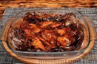 Фото приготовления рецепта: Куриные крылышки, запечённые в томатном маринаде с киви (в рукаве) - шаг №9