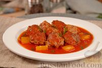 Фото к рецепту: Мясные тефтели, тушенные в томатном соусе со сладким перцем
