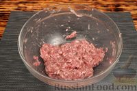Фото приготовления рецепта: Мясные тефтели, тушенные в томатном соусе со сладким перцем - шаг №4