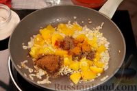 Фото приготовления рецепта: Мясные тефтели, тушенные в томатном соусе со сладким перцем - шаг №11