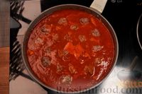 Фото приготовления рецепта: Мясные тефтели, тушенные в томатном соусе со сладким перцем - шаг №15