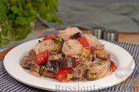 Фото к рецепту: Салат с говядиной, фунчозой, баклажанами и помидорами
