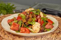 Фото к рецепту: Салат из помидоров с баклажанами и моцареллой