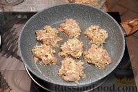 Фото приготовления рецепта: Рубленые куриные котлеты с брынзой и кефиром - шаг №7