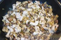 Фото приготовления рецепта: Пирожки-лодочки "Жюльен" с курицей и грибами - шаг №3