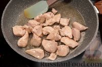 Фото приготовления рецепта: Азу из курицы с изюмом - шаг №5