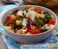 Фото к рецепту: Салат с пастой и овощами