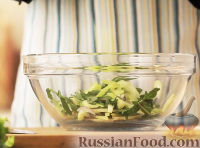 Фото приготовления рецепта: Тосканский салат с фенхелем, апельсинами и орешками - шаг №6
