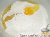 Фото приготовления рецепта: Слоёные пирожки с консервированной рыбой и рисом - шаг №4