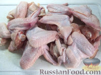 Фото приготовления рецепта: Куриные крылышки, запеченные с яблоками - шаг №1