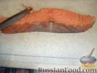 Фото приготовления рецепта: Соленая красная рыба - шаг №3