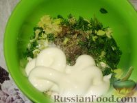 Фото приготовления рецепта: Салат с курицей и капустой - шаг №3