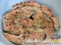 Фото приготовления рецепта: Красная рыба, запеченная в духовке - шаг №5
