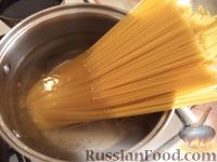 Фото приготовления рецепта: Спагетти с сыром и яйцами - шаг №5