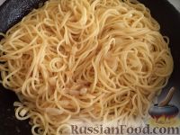 Фото приготовления рецепта: Спагетти с сыром и яйцами - шаг №12