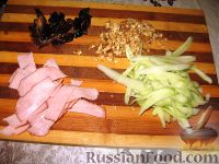 Фото приготовления рецепта: Салат-коктейль с финиками - шаг №2