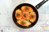 Фото приготовления рецепта: Драники с сыром и помидорами - шаг №7