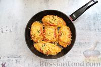 Фото приготовления рецепта: Драники с сыром и помидорами - шаг №8