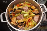 Фото приготовления рецепта: Рагу с баклажанами, кабачками и мясом - шаг №10