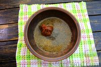 Фото приготовления рецепта: Пряная сельдь по-корейски с аджикой и луком - шаг №7