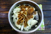 Фото приготовления рецепта: Пряная сельдь по-корейски с аджикой и луком - шаг №9