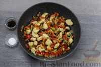 Фото приготовления рецепта: Индейка, тушенная с овощами в томатно-соевом соусе - шаг №9