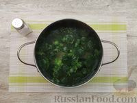 Фото приготовления рецепта: Жареная брокколи с грибами - шаг №2