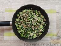 Фото приготовления рецепта: Жареная брокколи с грибами - шаг №10