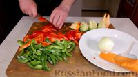 Фото приготовления рецепта: Говядина с овощами на сковороде, по-азиатски - шаг №2